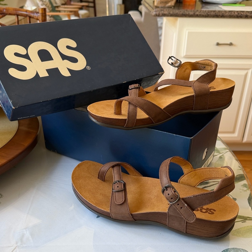 SAS Pampa Chocolate Brown Leather Toe Loop Buckle Strap Sandals 10.5M